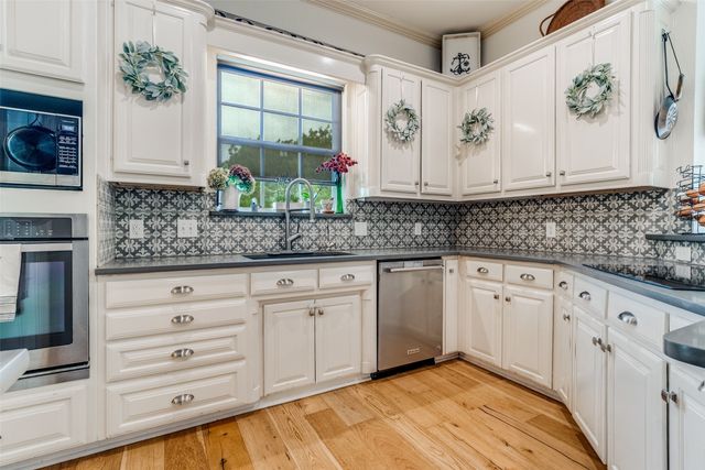 105 Derek Drive, Hudson Oaks, TX 76087