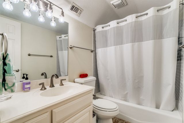 105 Derek Drive, Hudson Oaks, TX 76087