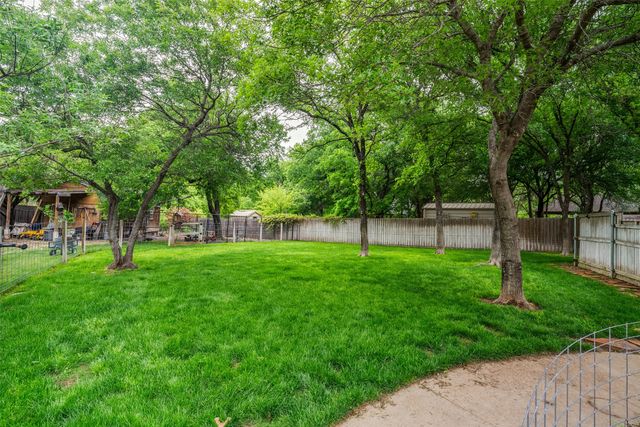 105 Derek Drive, Hudson Oaks, TX 76087