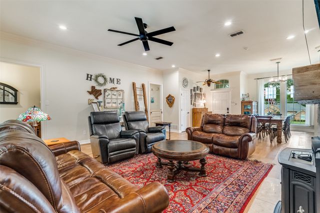 105 Derek Drive, Hudson Oaks, TX 76087