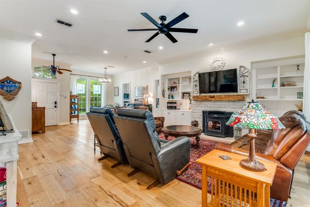 105 Derek Drive, Hudson Oaks, TX 76087