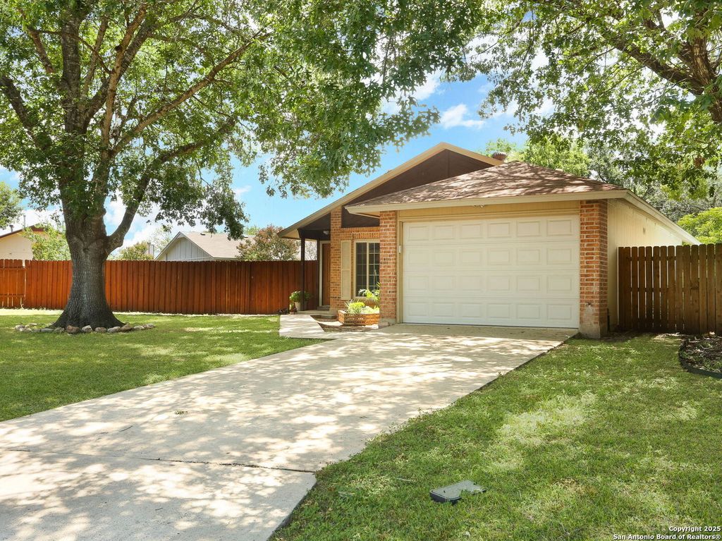 10150 Inridge Dr, San Antonio, TX 78250
