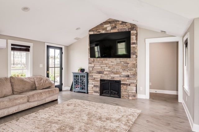 11 Post Road, North Hampton, NH 03862