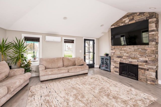 11 Post Road, North Hampton, NH 03862