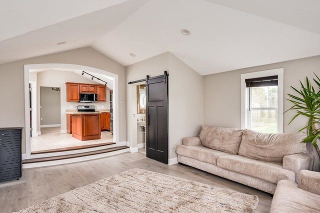 11 Post Road, North Hampton, NH 03862