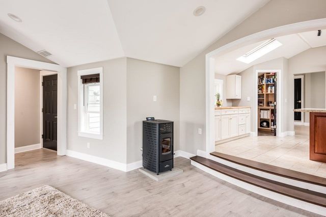 11 Post Road, North Hampton, NH 03862