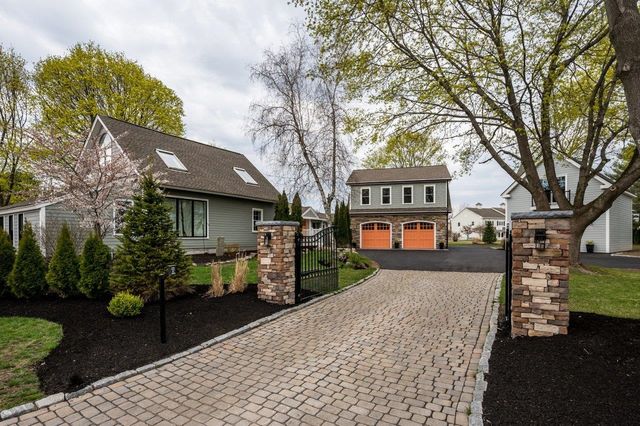11 Post Road, North Hampton, NH 03862