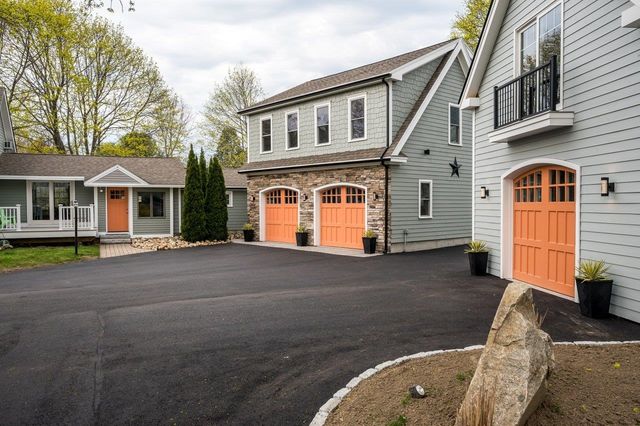 11 Post Road, North Hampton, NH 03862