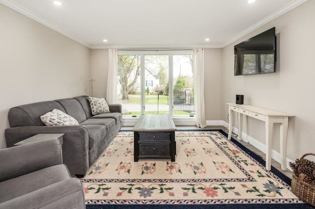 11 Post Road, North Hampton, NH 03862