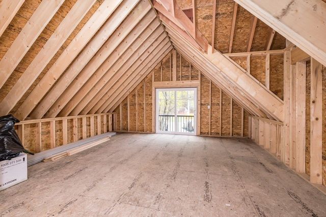 11 Post Road, North Hampton, NH 03862