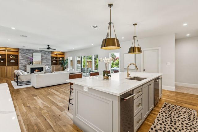 9736 Chiswell Road, Dallas, TX 75238
