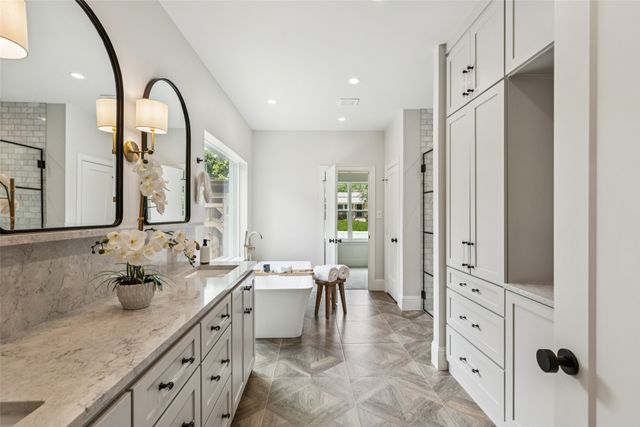 9736 Chiswell Road, Dallas, TX 75238