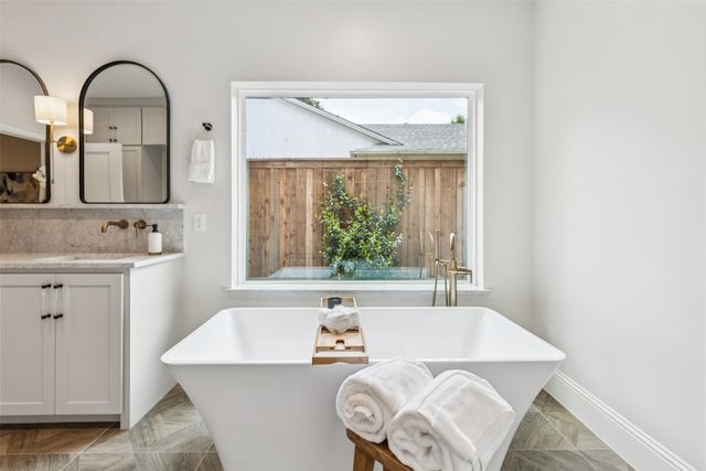 9736 Chiswell Road, Dallas, TX 75238