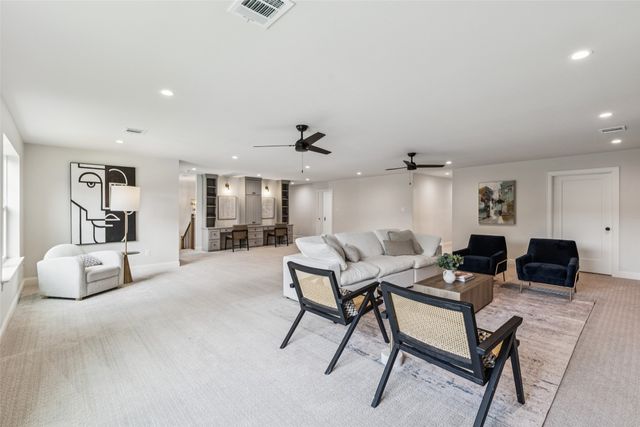 9736 Chiswell Road, Dallas, TX 75238