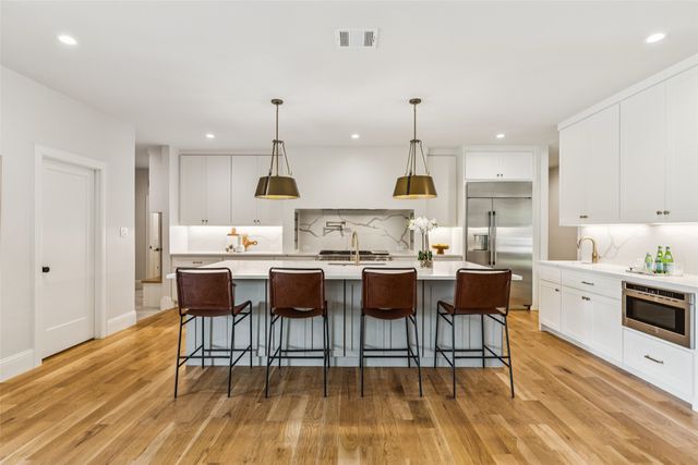 9736 Chiswell Road, Dallas, TX 75238