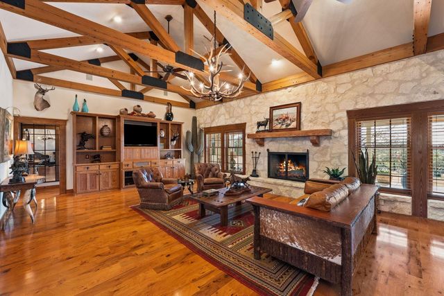 521 Bluff Creek Road RD, Center Point, TX 78010