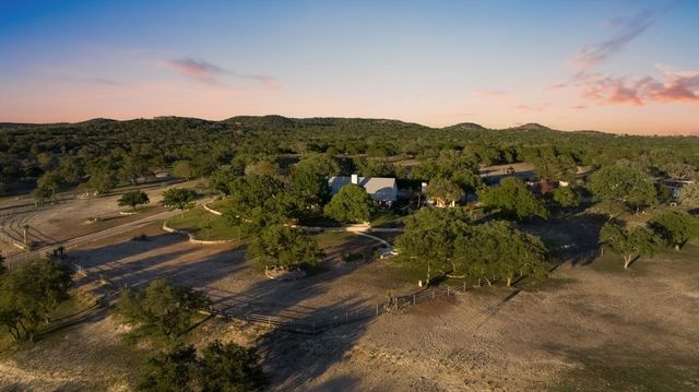 521 Bluff Creek Road RD, Center Point, TX 78010