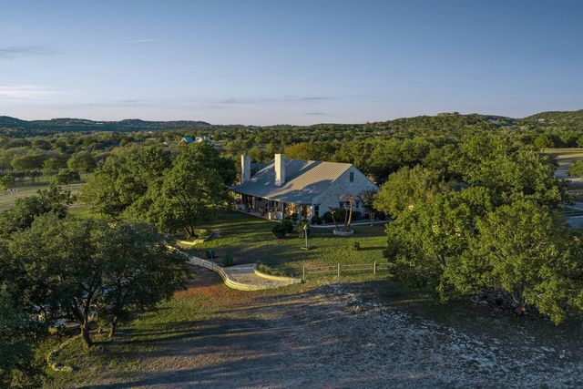 521 Bluff Creek Road RD, Center Point, TX 78010