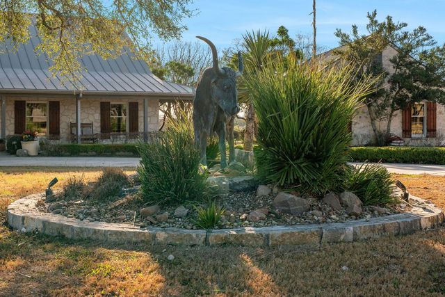 521 Bluff Creek Road RD, Center Point, TX 78010