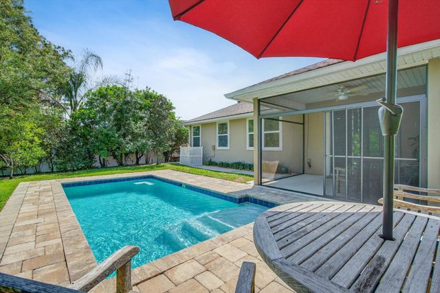 111 Midway Park Dr, St Augustine, FL 32084