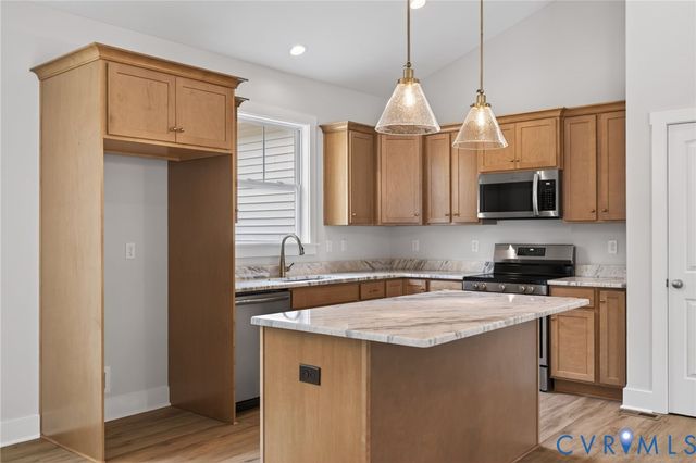 257 E Sunrise Dr, Warsaw, VA 22572