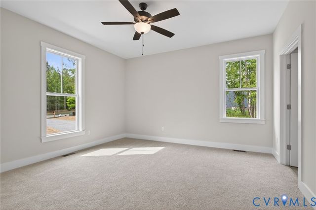 257 E Sunrise Dr, Warsaw, VA 22572