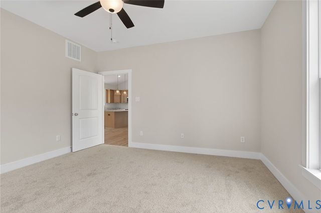 257 E Sunrise Dr, Warsaw, VA 22572