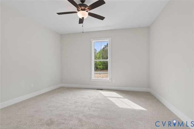 257 E Sunrise Dr, Warsaw, VA 22572