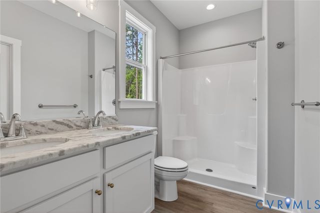 257 E Sunrise Dr, Warsaw, VA 22572