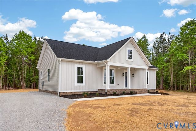 257 E Sunrise Dr, Warsaw, VA 22572