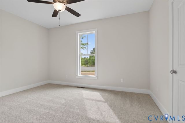 257 E Sunrise Dr, Warsaw, VA 22572