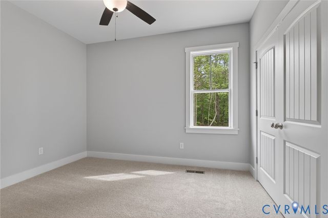 257 E Sunrise Dr, Warsaw, VA 22572