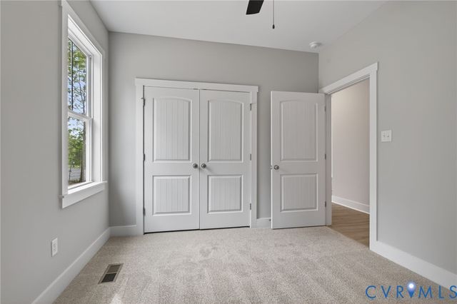 257 E Sunrise Dr, Warsaw, VA 22572