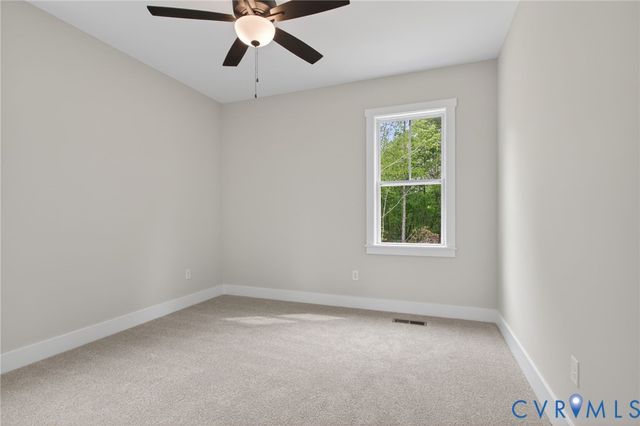 257 E Sunrise Dr, Warsaw, VA 22572