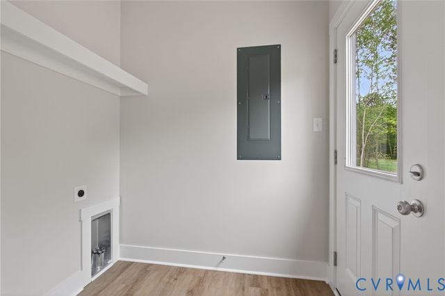 257 E Sunrise Dr, Warsaw, VA 22572
