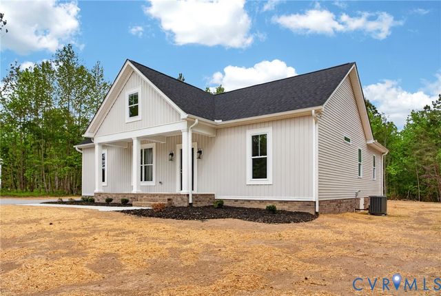 257 E Sunrise Dr, Warsaw, VA 22572