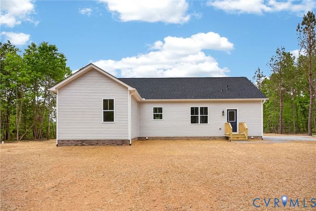 257 E Sunrise Dr, Warsaw, VA 22572