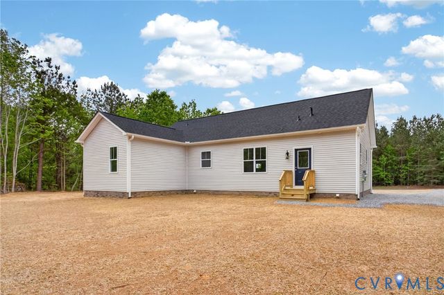 257 E Sunrise Dr, Warsaw, VA 22572