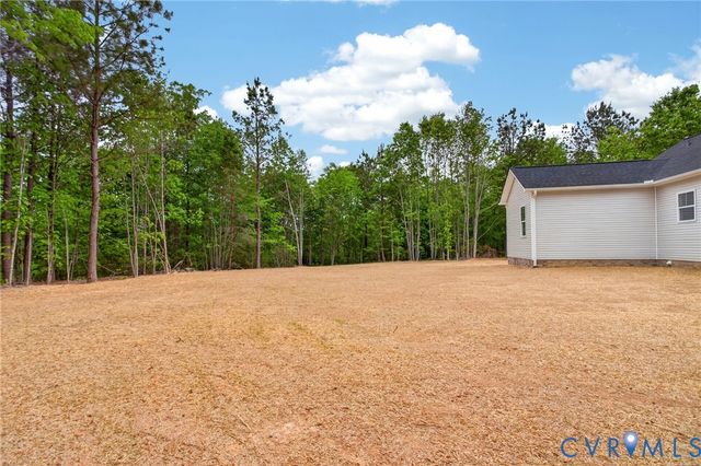 257 E Sunrise Dr, Warsaw, VA 22572