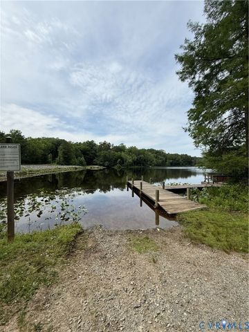 257 E Sunrise Dr, Warsaw, VA 22572