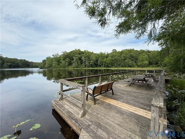 257 E Sunrise Dr, Warsaw, VA 22572