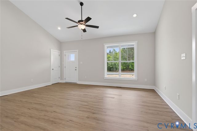 257 E Sunrise Dr, Warsaw, VA 22572