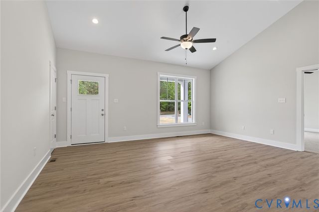 257 E Sunrise Dr, Warsaw, VA 22572