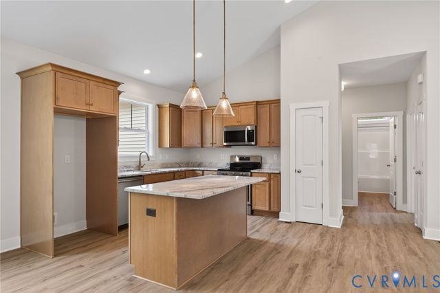 257 E Sunrise Dr, Warsaw, VA 22572