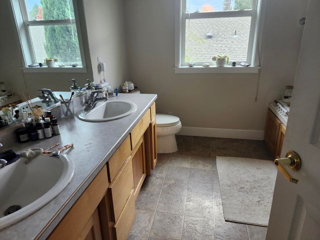 996 Spring Way, Ashland, OR 97520