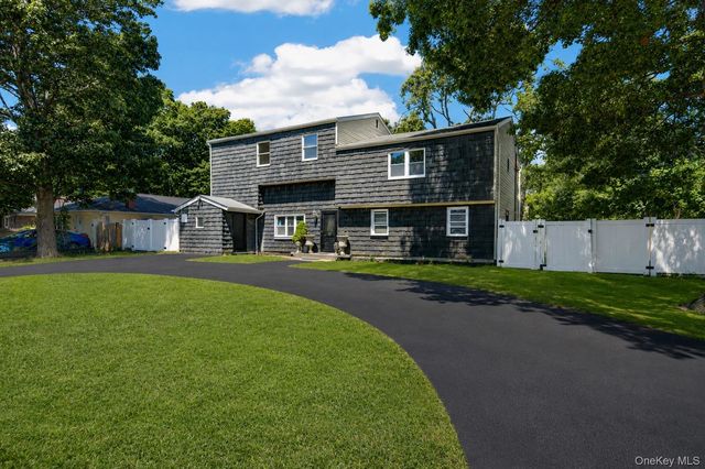 3 Lee Place, Mastic, NY 11950