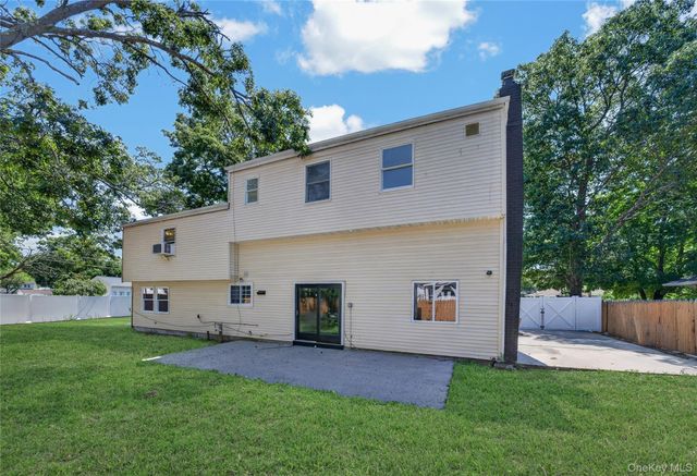 3 Lee Place, Mastic, NY 11950
