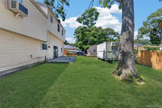 3 Lee Place, Mastic, NY 11950