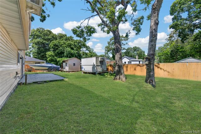 3 Lee Place, Mastic, NY 11950