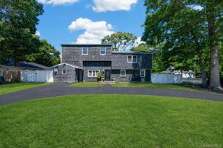 3 Lee Place, Mastic, NY 11950